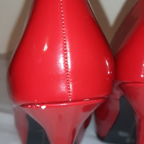 Red platform pumps size 6 1/2M - Picture 9 of 11